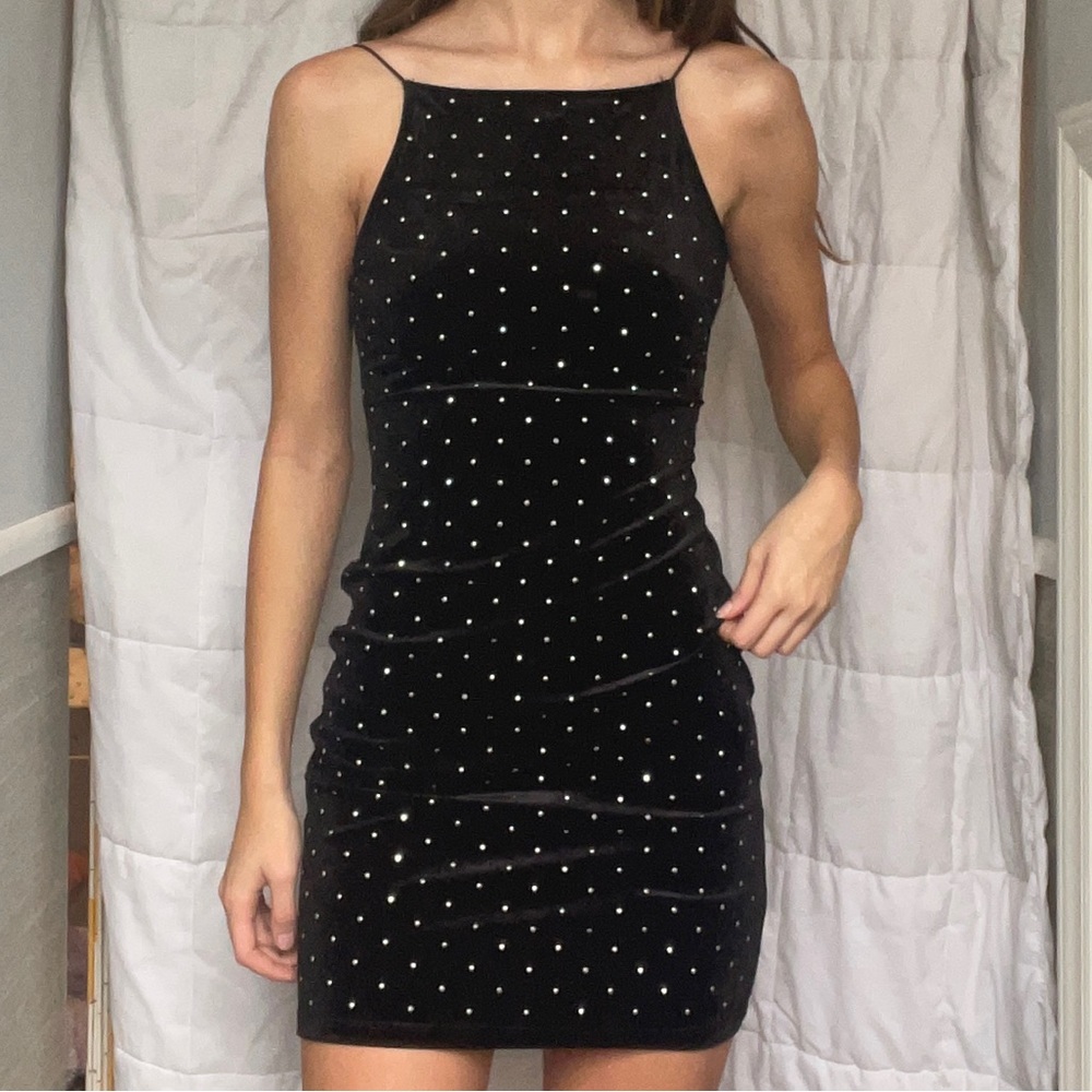 Velvet black bedazzled H&M mini dress 🖤